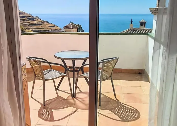 Tamango Hill Silhouse فيلة