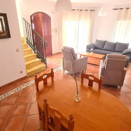 Villa Tamango Hill Silhouse