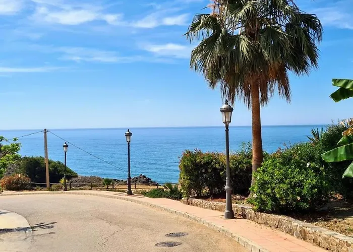 Tamango Hill Silhouse Villa