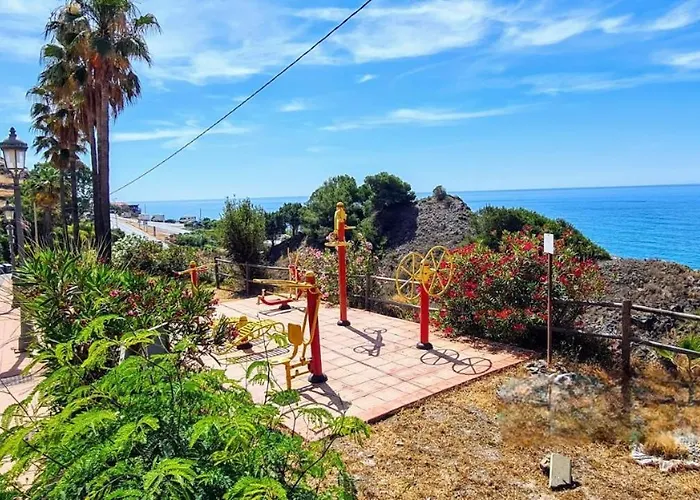 Tamango Hill Silhouse Villa